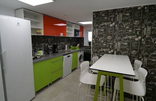 Balatonfured House | 5 minutes to the beach! Modern, cosy and trendy rooms with en-suit bathroom!