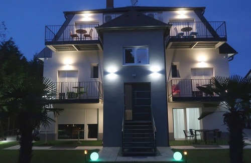 Balatonfured House | 5 minutes to the beach! Modern, cosy and trendy rooms with en-suit bathroom!