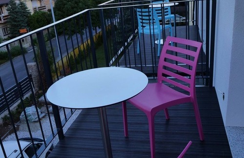 Balatonfured House | 5 minutes to the beach! Modern, cosy and trendy rooms with en-suit bathroom!