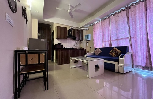 Bullawala Apartment | 5 minutes to the theme park! Family-sized condo with game room & deck