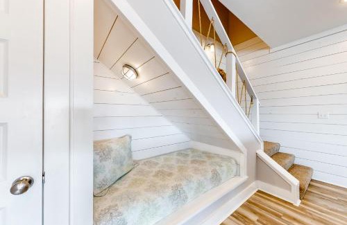 Crystal Beach House | 5 More Minutes