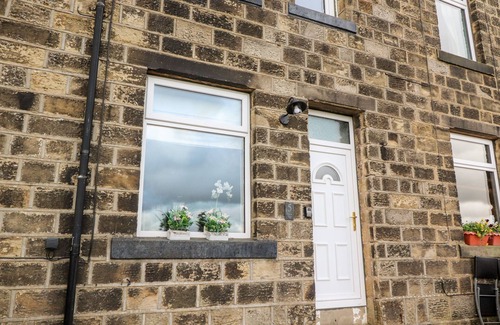 Haworth Cottage | 5 MYRTLE VIEW, pet friendly, with open fire in Haworth