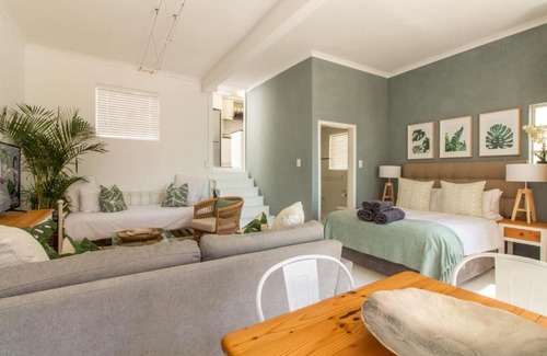 Sea Point Apartment | 5 Oliver Court
