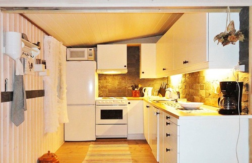 Austvagoy House | 5 person holiday home in LAUPSTAD