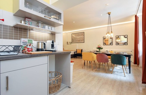 West Berlin Centre Apartment | 5 person old building near Kurfürstendamm