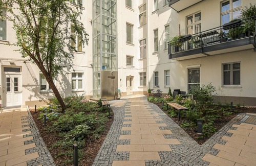 West Berlin Centre Apartment | 5 person old building near Kurfürstendamm