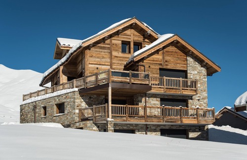 La Toussuire Ski Chalet | 5 * rated chalet of 335m2, on the slopes, swimming pool & cinema