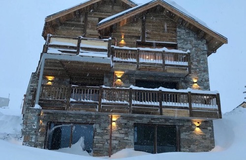 La Toussuire Ski Chalet | 5 * rated chalet of 335m2, on the slopes, swimming pool & cinema