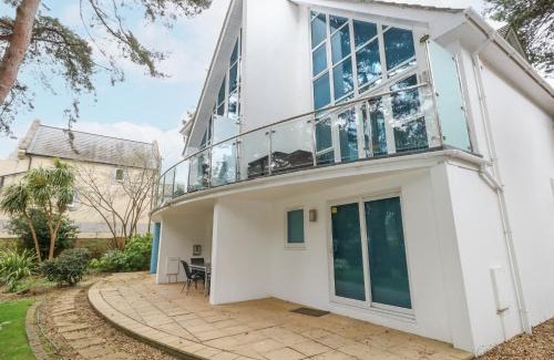 Sandbanks House | 5 Red Sails
