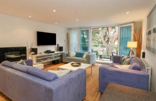 Sandbanks House | 5 Red Sails
