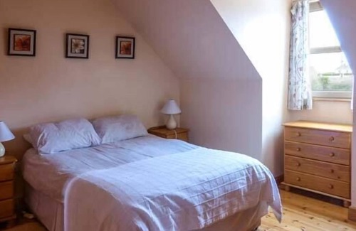 Carrigaholt Cottage | 5 RINEVILLA VIEW, pet friendly, with open fire in Cross, County Clare