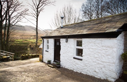 Dockray Cabin | 5* Romantic hideaway, beautifully restored bothy, bed and breakfast, Ullswater