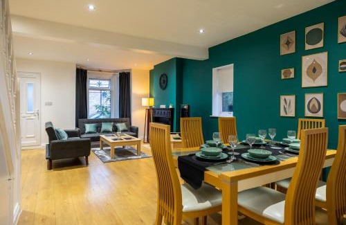 Cambridge Villa | 5- Spacious Bedroom Orchard Haven