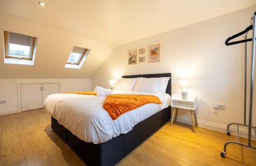 Cambridge Villa | 5- Spacious Bedroom Orchard Haven