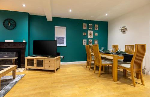 Cambridge Villa | 5- Spacious Bedroom Orchard Haven