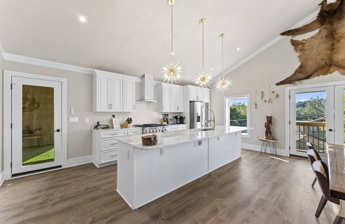Blowing Rock House | 5-Star 6-BDRM Luxury House Main St Downtown Blowing Rock w Hot Tub Premier Host