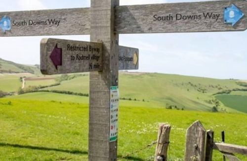 Winchester Cabin | 5 star, award winning Lodge with luxurious hot tub (sleeps 4)