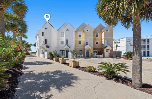 Fort Walton Beach House | 5 STAR BEACH FRONT RENOVATED TOWNHOME with BEACH SERVICE on Okaloosa Island