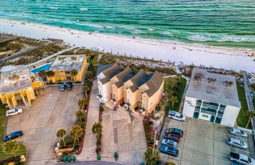 Fort Walton Beach House | 5 STAR BEACH FRONT RENOVATED TOWNHOME with BEACH SERVICE on Okaloosa Island