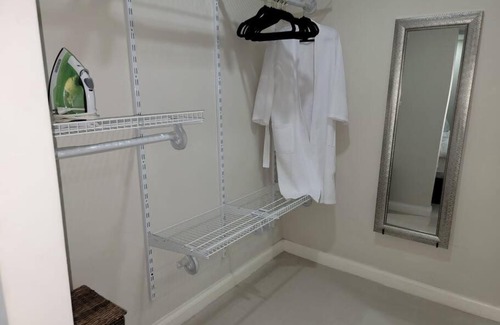 Portmore Apartment | 5 star by the sea (oceanview)