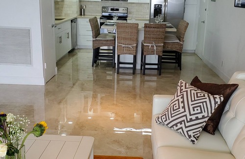 Surfside Condo | 5 Star Condo Overlooks Surfside Beach