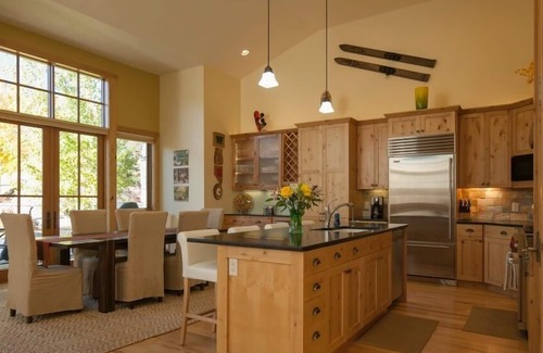 Elkhorn Village House | *5-Star Craftsman Style Home - Contemporary Decor, Open & Sunny Floor Plan