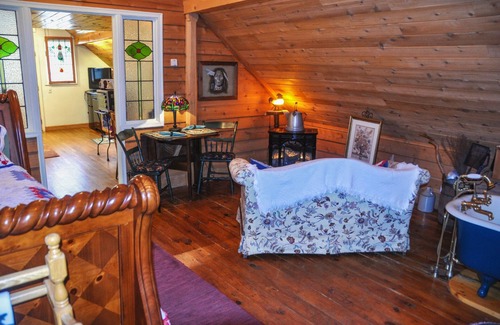 Bostic Cabin | 5 star Creekside Romantic Getaway for two & 58 acres &Fresh Warm Bread & Pond