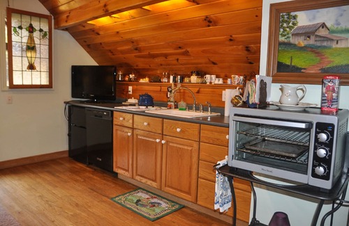 Bostic Cabin | 5 star Creekside Romantic Getaway for two & 58 acres &Fresh Warm Bread & Pond