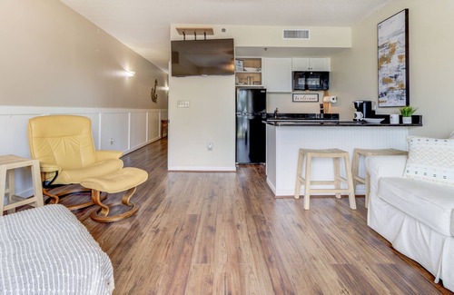 Wilmington Historic District Condo | 5-Star Downtown Riverview Condo w/Parking