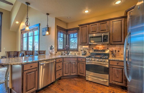 Frisco House | 5-Star Finishings Townhome. Minutes from World Class Ski Resorts, Hot Tub