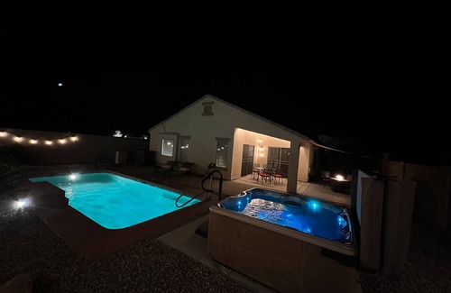 San Tan Valley House | 5 Star~Heated Pool~SpaHotTub~New furniture~EVplug~Relaxing Oasis Desert Retreat!