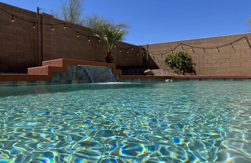 San Tan Valley House | 5 Star~Heated Pool~SpaHotTub~New furniture~EVplug~Relaxing Oasis Desert Retreat!