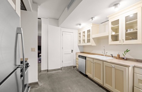 Crossroads Arts District Condo | “5 STAR HOTEL TURNED LUXURY RENTAL” the Rieger Hotel!