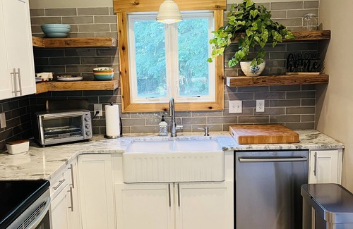 Denver Cottage | 5 star LKN single story guest house with dock/slip access