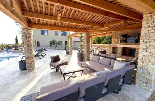 Saint-Saturnin-les-Apt House | 5-Star Luxury Eclectic Retreat in Provence