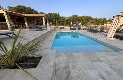 Saint-Saturnin-les-Apt House | 5-Star Luxury Eclectic Retreat in Provence