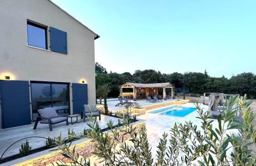 Saint-Saturnin-les-Apt House | 5-Star Luxury Eclectic Retreat in Provence