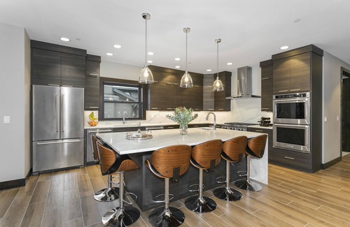 Cle Elum House | 5 Star Luxury Home + 4 King Bed Suites + Bunkroom + Game Room + Hot Tub