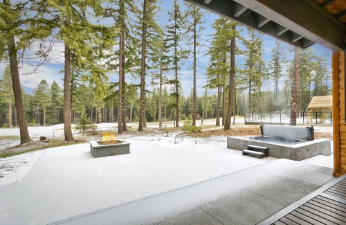 Cle Elum House | 5 Star Luxury Home + 4 King Bed Suites + Bunkroom + Game Room + Hot Tub