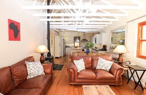 Constantia House | 5 Star Luxury - Lime Cottage