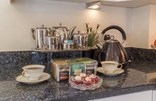 Bosham Cottage | 5-STAR LUXURY 'SPA-LIKE' COTTAGE RETREAT ON MILLSTREAM BY SEA in OLD BOSHAM