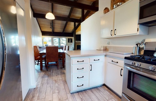 Mammoth Lakes Condo | 5-Star Modern & Remodeled Home. Washer/Dryer & Gas Grill, Near The Village
