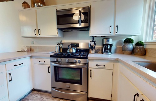 Mammoth Lakes Condo | 5-Star Modern & Remodeled Home. Washer/Dryer & Gas Grill, Near The Village