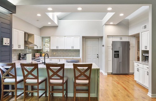 Berkeley Springs House | 🌟5 STAR Mountain Lodge💦POOL💗Unmatched Hospitality🌷Close to town🎲GAME room