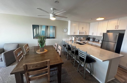 North Pacific Beach Condo | 5 - STAR -⭐ - OCEAN VIEW WITH SWIMMING POOL & JACUZZI - FAMILY FRIENDLY