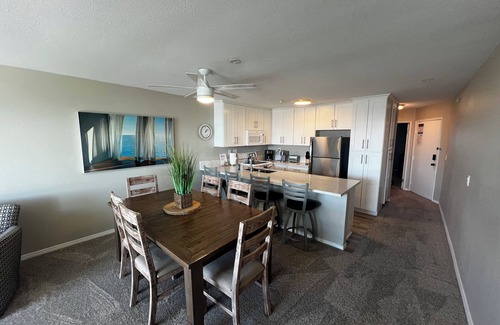 North Pacific Beach Condo | 5 - STAR -⭐ - OCEAN VIEW WITH SWIMMING POOL & JACUZZI - FAMILY FRIENDLY