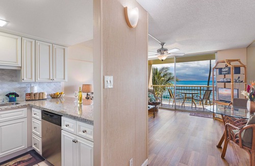 Maalaea Condo | 5 STAR OCEANFRONT—FANTASTIC VIEW & AMENITIES—Newly Renovated Kitchen, Living Rm