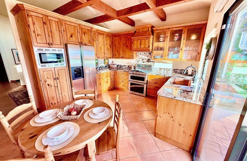 La Quinta Condo | 5-Star PGA West Stadium Villa – Stunning Lake Views, Poolside Bliss & Bikes!
