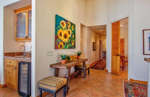 La Quinta Condo | 5-Star PGA West Stadium Villa – Stunning Lake Views, Poolside Bliss & Bikes!