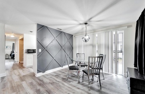 East Tampa House | 5 Star Renovated Home/Mins to Tampa General Hospital/Hot Tub